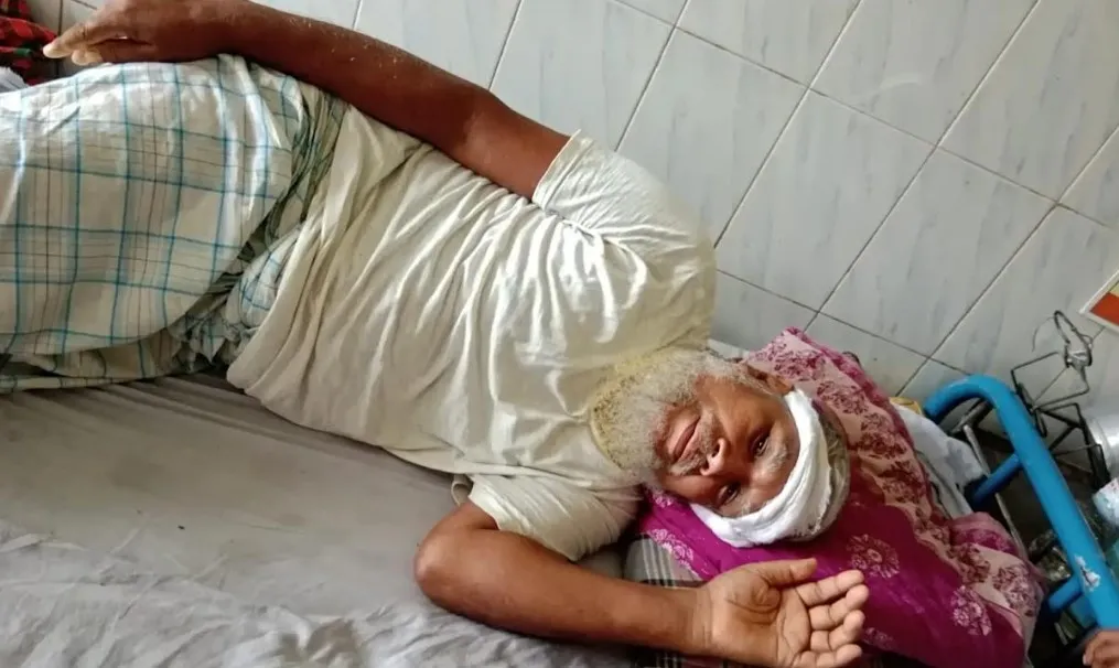 মির্জাগঞ্জে ইমামের ওপর নৃশংস হামলা: চোরকে ক্ষমা করেও মিলল না নিস্তার